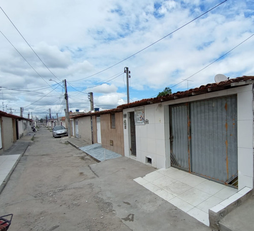 Casa 1 Garagem, 1 Sala 3 Quartos 3 Banheiros,quintal.