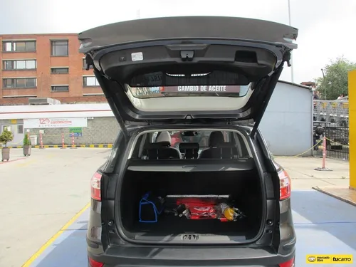 Ford Escape TITANIUM 4X4 2000CC AT AA