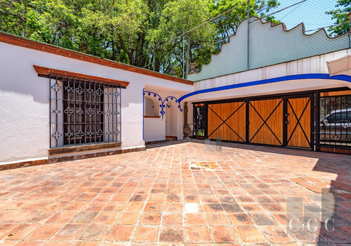 Vive Seguro En Esta Hermosa Casa Ubicada En El Corazón De Co