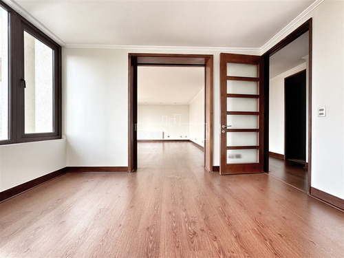 Departamento En Venta De 4 Dorm. En Lo Barnechea