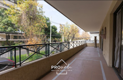 Departamento En Venta De 4 Dorm/190 M2/sector Golf/esc.milit