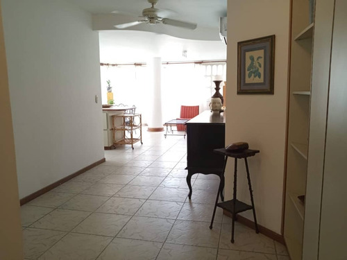 Imagen 2 de 13 de Alquilo Apartamento En Los Palos Grandes, Caracas