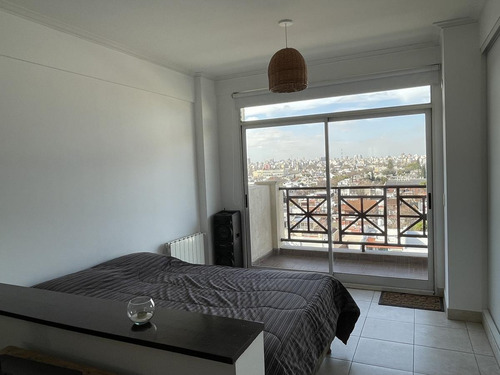 Imagen 8 de 17 de Monoambiente Con Cocina Separada Y Balcon Con Parrilla - Villa Del Parque