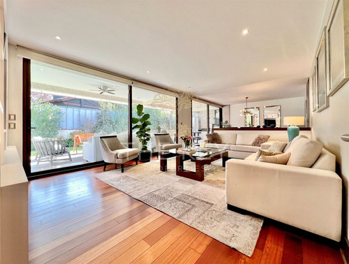 Casa En Arriendo De 5 Dorm. En Las Condes