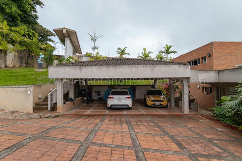 Espectacular Casa Completamente Remodelada En Venta Ubicada En La Lagunita Country Club 25-17423