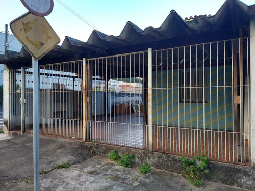 Casa Com Sobrado Nos Fundos