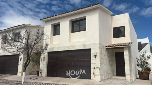 Casa En Centro Sur, Querétaro Con 3 Recámaras, 206 M², Id: 121407