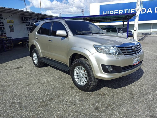 Imagen 3 de 14 de Toyota Fortuner