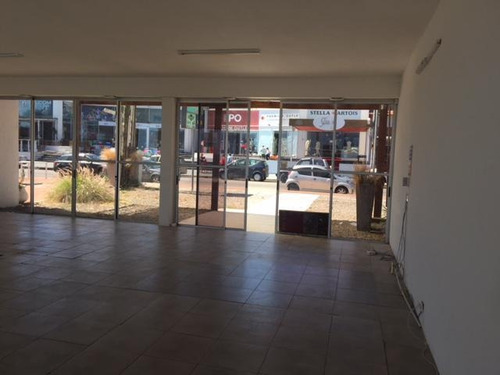Local - La Barra