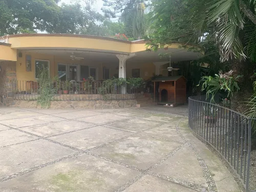 Casa Sola En Tlaltenango, Cuernavaca, Morelos.