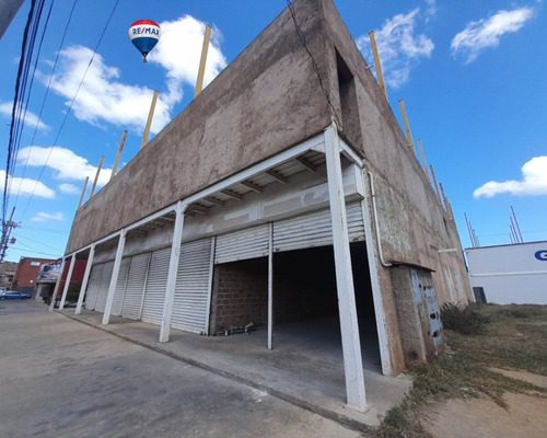 Re/max 2mil Vende 4 Locales Con Deposito En Av. Principal De Juan Griego, Mun. Marcano, Isla De Margarita, Edo. Nueva Esparta