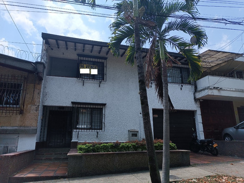 Casa Unifamiliar Laureles Amplia Grande Cerca Segundo Parque Exito Ganga 226 M2 Lote  