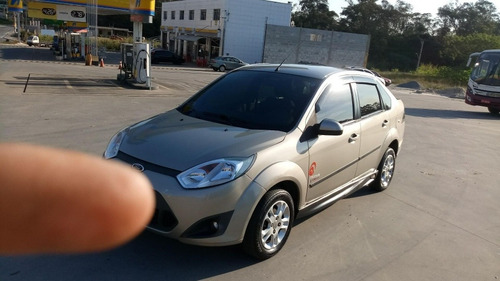 Imagem 2 de 10 de Ford Fiesta 1.6 Class 4 Portas