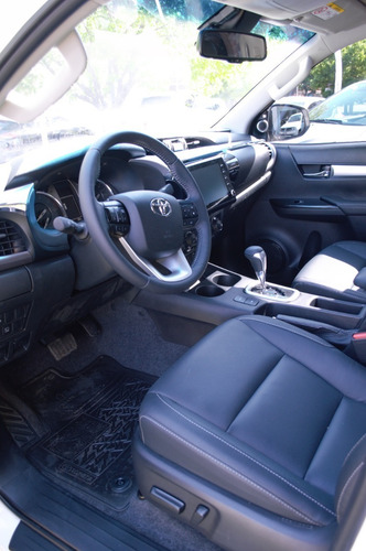 Imagen 11 de 22 de Toyota Hilux 4x4 Dc Srx 2.8 Tdi 6 At 0km