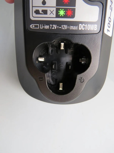 Imagem 3 de 4 de Carregador De Baterias Makita 7.2v A 12v Max Bi-volt Dc10wb