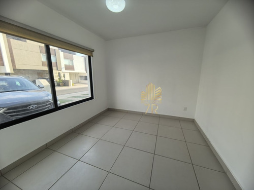 Casa En Venta En Zibata Con 3 Recámaras Y Baño Privado Cada Una
