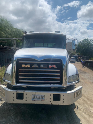 Imagen 3 de 8 de Mack Granite Gu813l Tiburon
