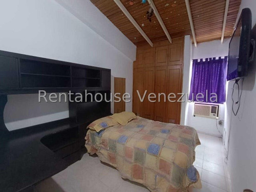 Vendo Casa En Urbanización El Castaño, Código 25-7117 Cm Leer Descripción