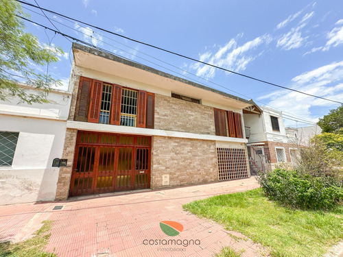Casa De 2 Dormitorios En Juniors
