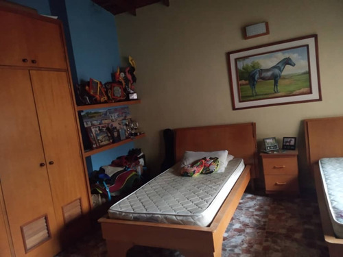 Imagen 18 de 30 de Venta. Amplia Y Bella Casa En La Candelaria, El Limon. 04146080695 Yr