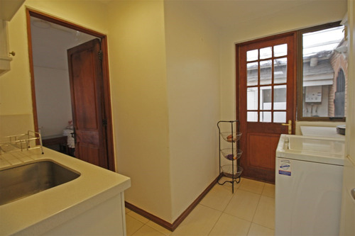 Acogedora Casa En Manquehue Oriente - La Dehesa