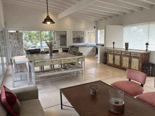 Casa Exclusiva En La Isla Del Golf Para 12 Personas - ### Dueño Directo ### 234 M2 Cubiertos + 74 M2 Descubiertos Con Salida Directa Al Golf (4 Dormitorios + 1 Habitación De Servicio)