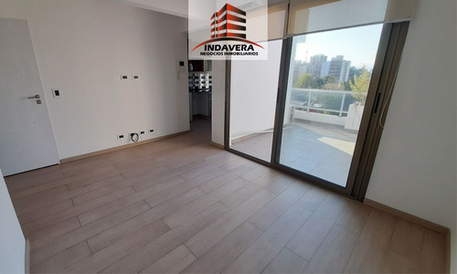 Excelente Semipiso De 2 Amb. De 47 M² Con Balcón Terraza Caseros Centro.
