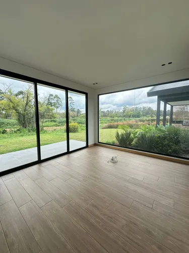 Casa En Venta En Llanogrande. Cod V12575