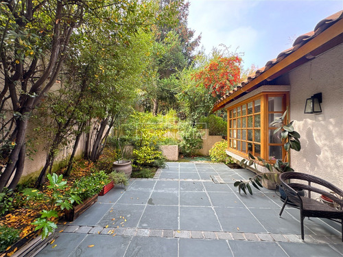Casa En Arriendo De 7 Dorm. En Las Condes