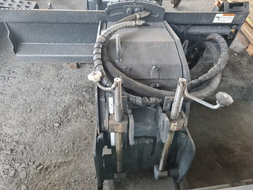 Imagem 2 de 5 de Implemento Fresadora De Asfalto Bobcat 35cm Semi Nova 2018