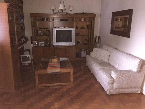 Imagen 2 de 14 de Chalet En Castelar Sur De 3 Dormitorios Y Escritorio