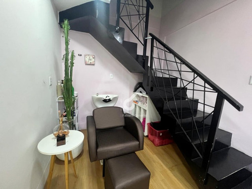 Salão De Beleza Completo (porteira Fechada) Em Funcionamento. Localizado No Shopping Canoas (em Frente Ao Camarão De Vilas). R$80.000,00