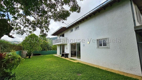 Casa En Venta En La Trinidad Remodelada En Calle Cerrada 25-5053 Jc