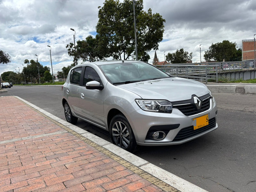Sandero Gris Estrella 1.6 2022