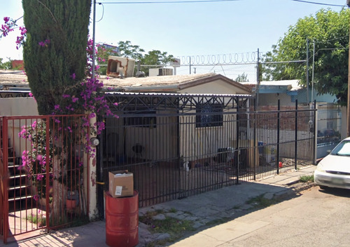 Casa En Venta En Monumental, Ciudad Juárez, Chihuahua En Calle De Platón # 207. Cd*