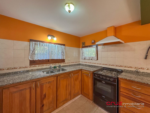 Chalet De 102m2 Con Piscina En Barranca Colorada