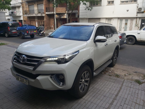Imagen 16 de 19 de Toyota Hilux Sw4 2017 2.8 Srx 177cv 4x4 7as At