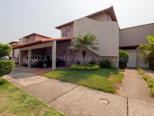  *mm&ne/  Casa  En Venta.  Barisi Barquisimeto  Lara, Venezuela , Maribelm & Naudye/ 4 Dormitorios  6 Baños  295 M² 