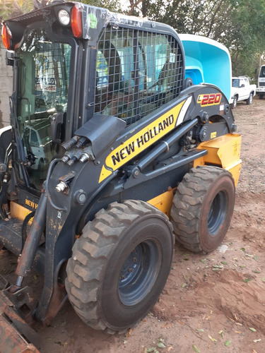 Mini Carregadeira New Holland L220 2019 Com 4.100 Hrs