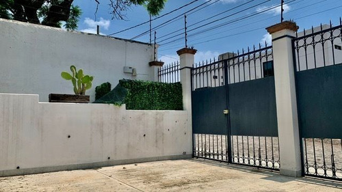 Casa Dalia , Colinas Del Parque(en Esta Casa, Solo Faltas Tu!!)