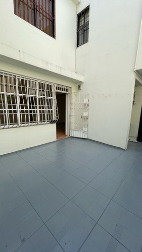 Alquilo Local Comercial 1er Nivel En El Galá, Próximo A La John F. Kennedy Con Núñez