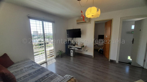 Hermoso Apartamento De 3 Niveles En Jorge Coll