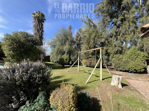 Casa En Venta En Chicureo, A Pasos Del Colegio Santa Cruz