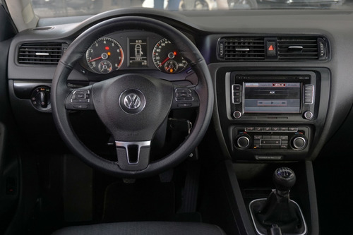 Imagen 15 de 16 de Volkswagen Vento 2.5 2011