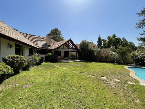 Casa En Venta De 4 Dorm. En Lo Barnechea Jardin Dehesa