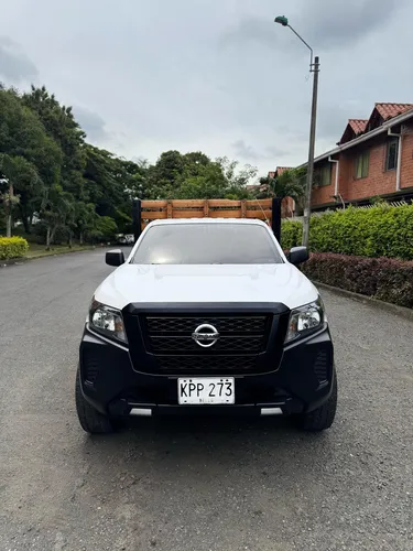 Nissan Frontier Estacas Modelo 2022