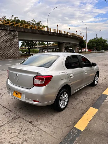 Renault Logan 1.6 Privilege / Intens