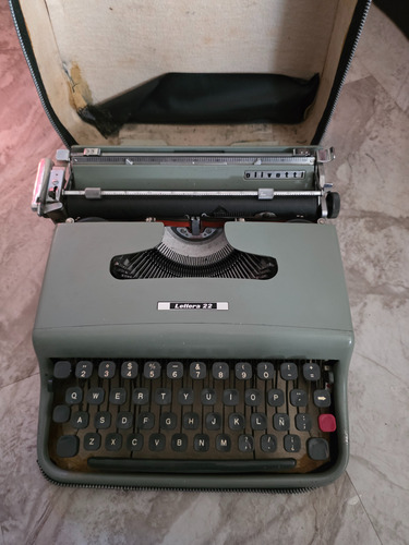 Maquina De Escribir Olivetti Lettera 22, Made In Italy (Usado)