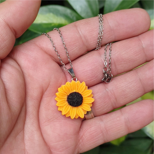 Imagen 2 de 6 de Collar Girasol Mujer Dije Resina Cadena Hombre Acero Plata