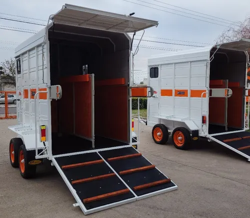 Acoplado Trailer Cerrado Full 2 Caballos Batan Piso Goma